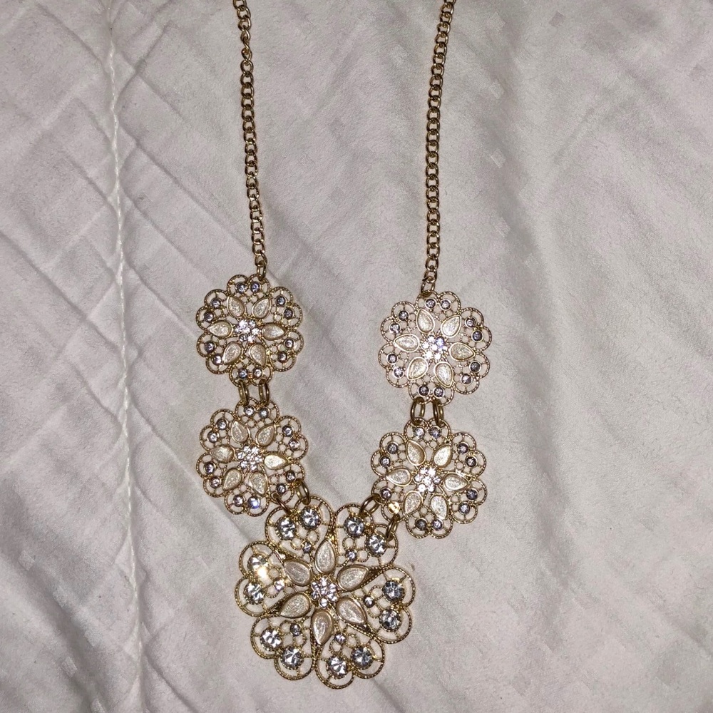 Francesca’s Gold Flower Necklace